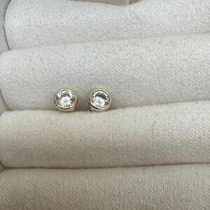 Melinda Maria Baroness 4 mm studs